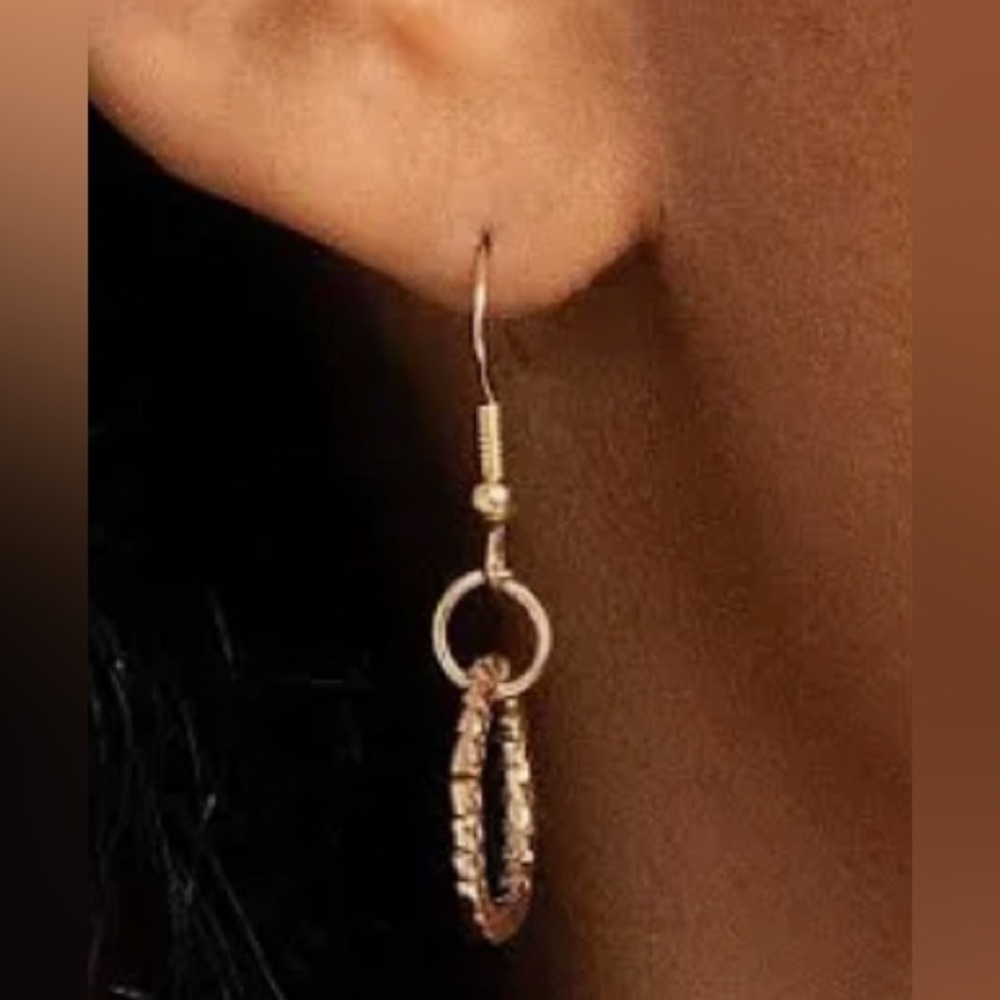 “Urban Acoustics” Gold Necklace & Earring Set - Picture 3 of 3
